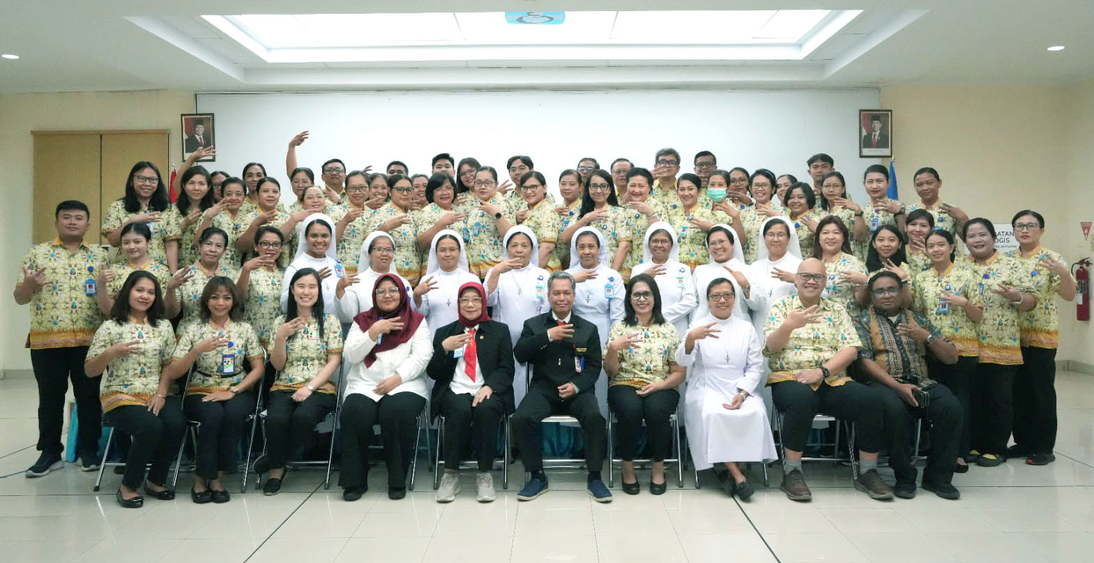 Survei Akreditasi RS St. Elisabeth tanggal 22 - 24 Juli 2025 oleh Komisi Akreditasi Rumah Sakit (KARS).  Pada Akreditasi tahun 2026 ini RS St. Elisabeth meraih predikat UTAMA.
